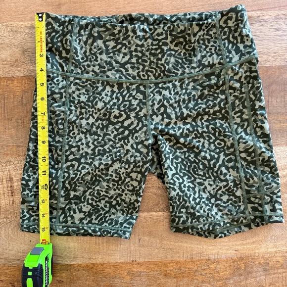 Athleta Pants - Athleta Activewear Ultimate Stash Short 7" Size L Green